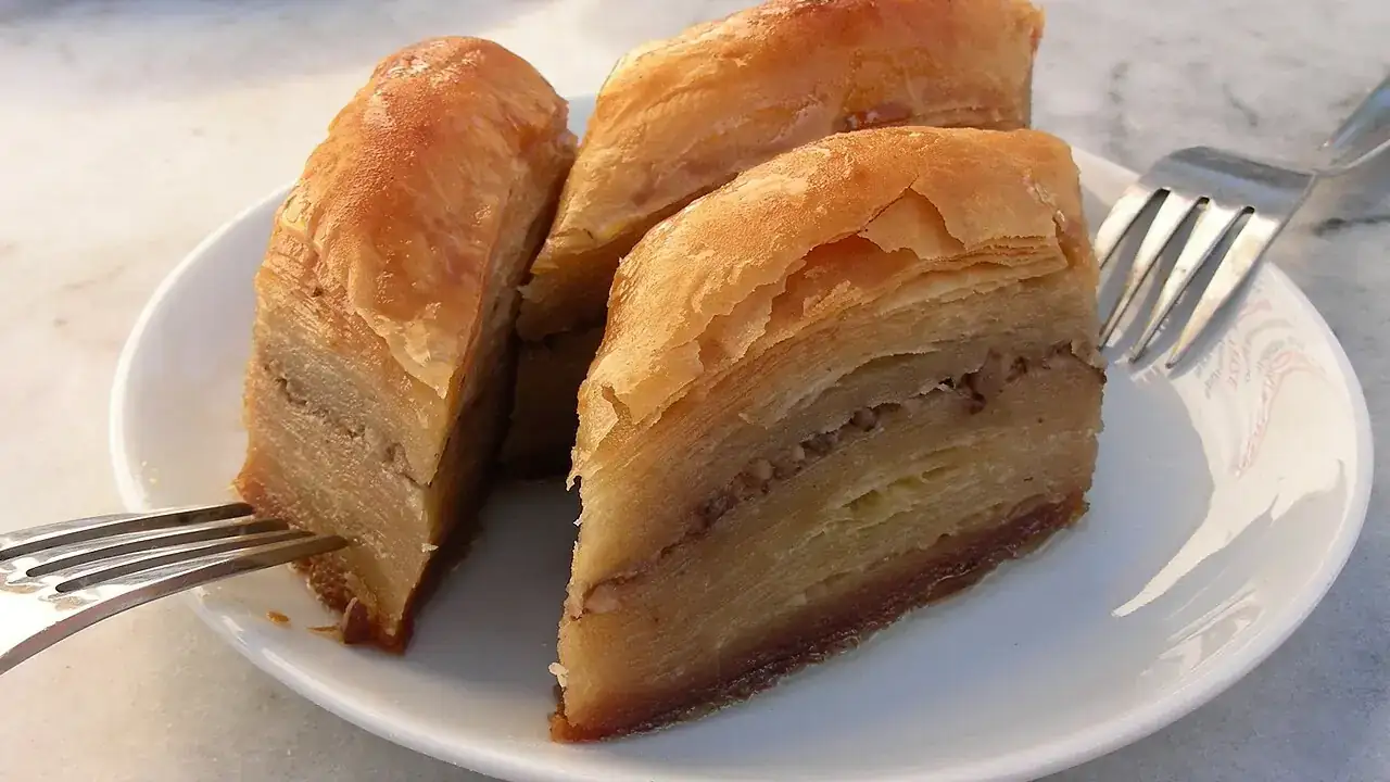 Walnut baklava
